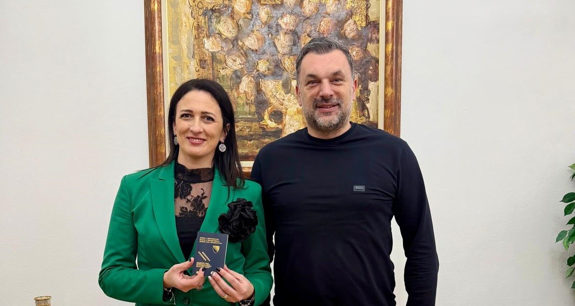 Arijani Jašarević Vojić uručen diplomatski pasoš Bosne i Hercegovine!